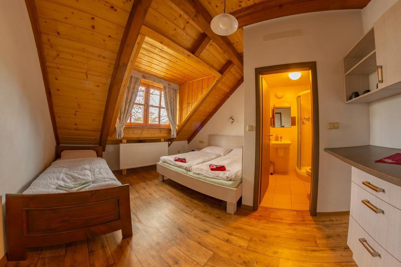Pension & Restaurant U Konske Drahy Holkov Velešín Kültér fotó